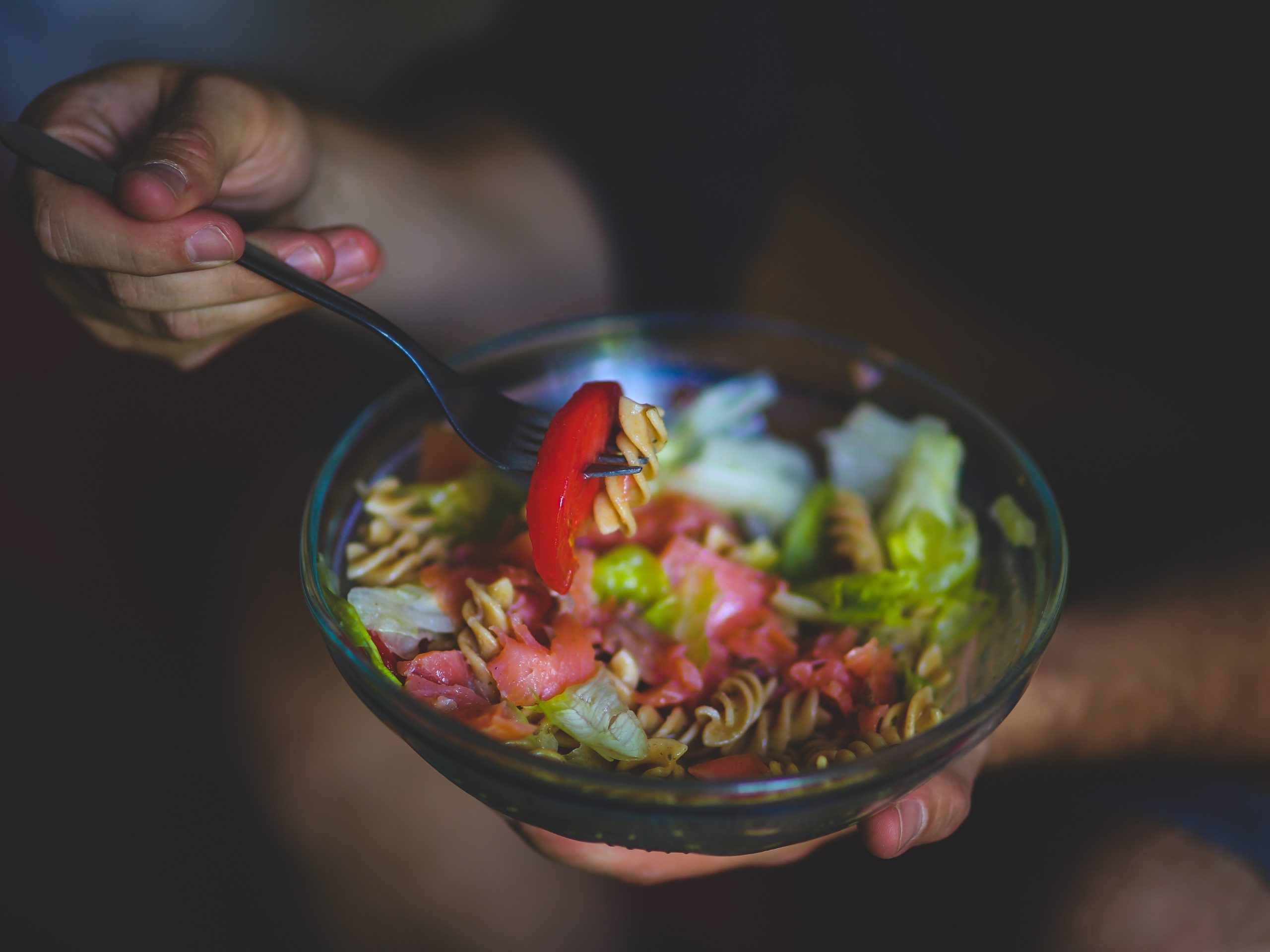 nhổ răng khôn kiêng ăn gì