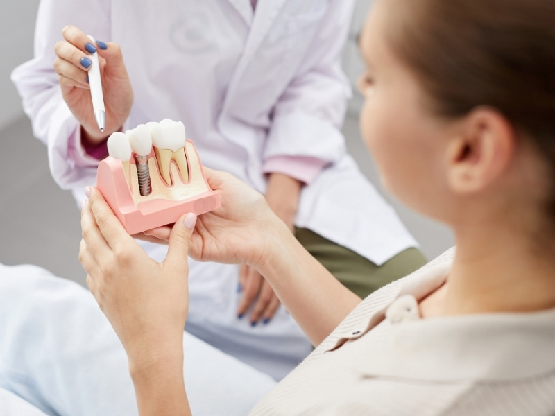 "Bao nhiêu tuổi thì trồng răng Implant được" là câu hỏi nhiều người tìm kiếm 